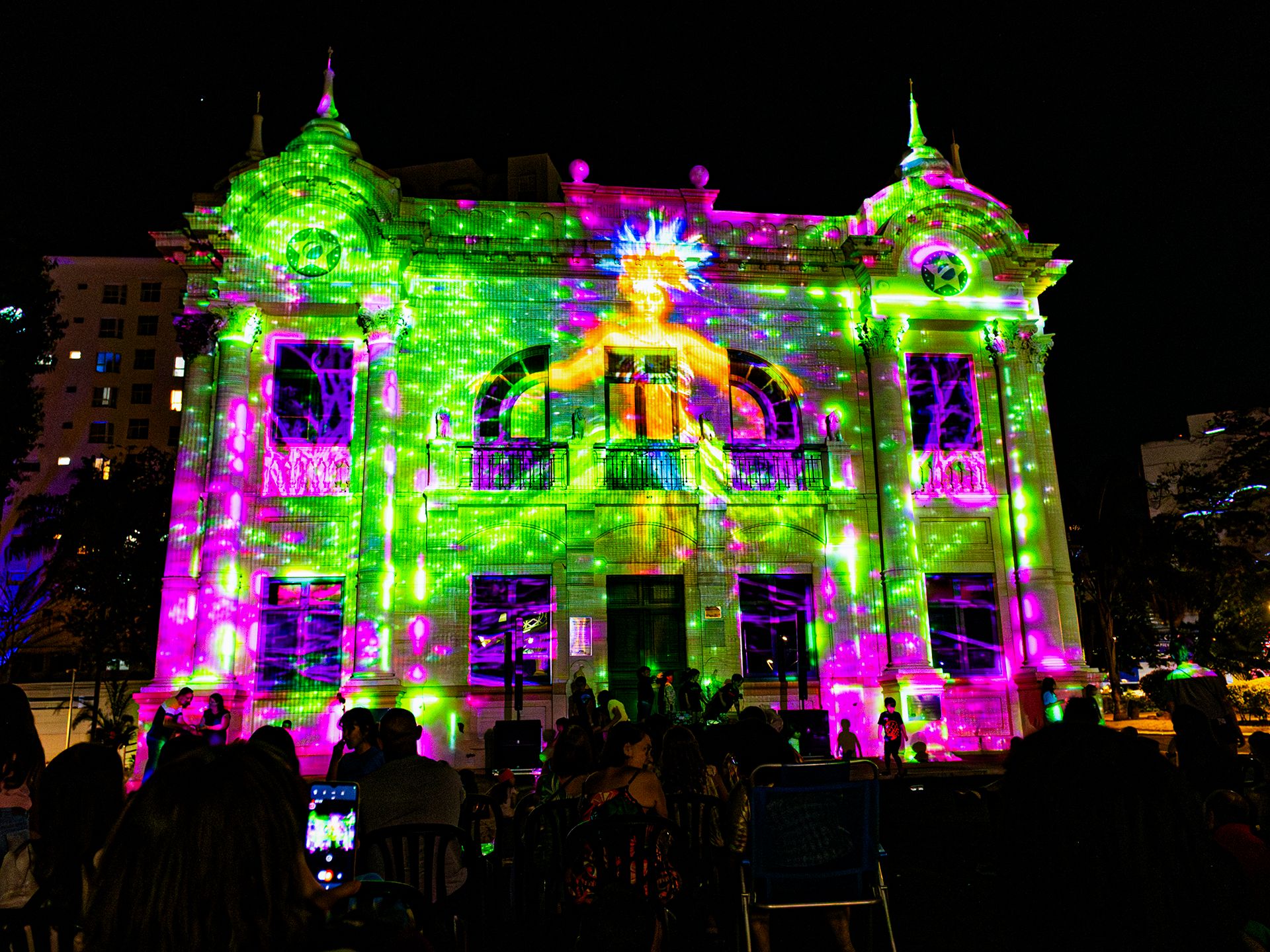 Projeção mapeada na fachada do Museu Municipal de Uberlândia